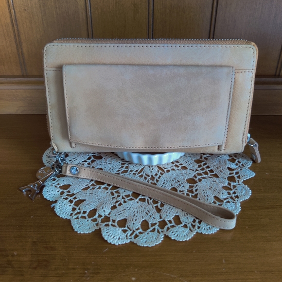 NWOT German brand "SLB by LouLou" tan, faux-suede clutch/wrist wallet - Picture 2 of 7